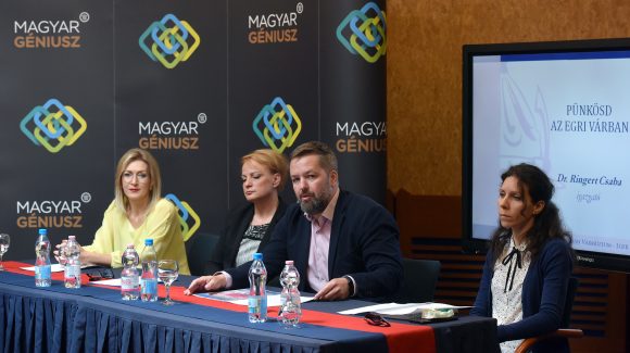 Pünkösdi forgatag veszi körbe a Magyar Géniusz Vándorkiállítást a nyitást követően Pünkösdi forgatag veszi körbe a Magyar Géniusz Vándorkiállítást a nyitást követően